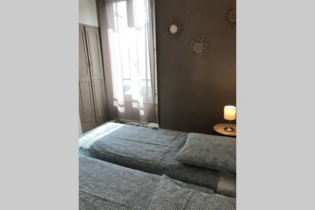 Appart rénové 2 chambres avec clim LʼIsle-sur-la-Sorgue Appartement